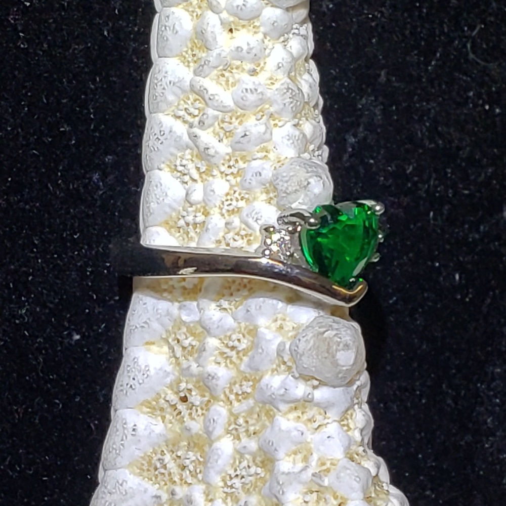 Woman ring - Picture 3 of 8
